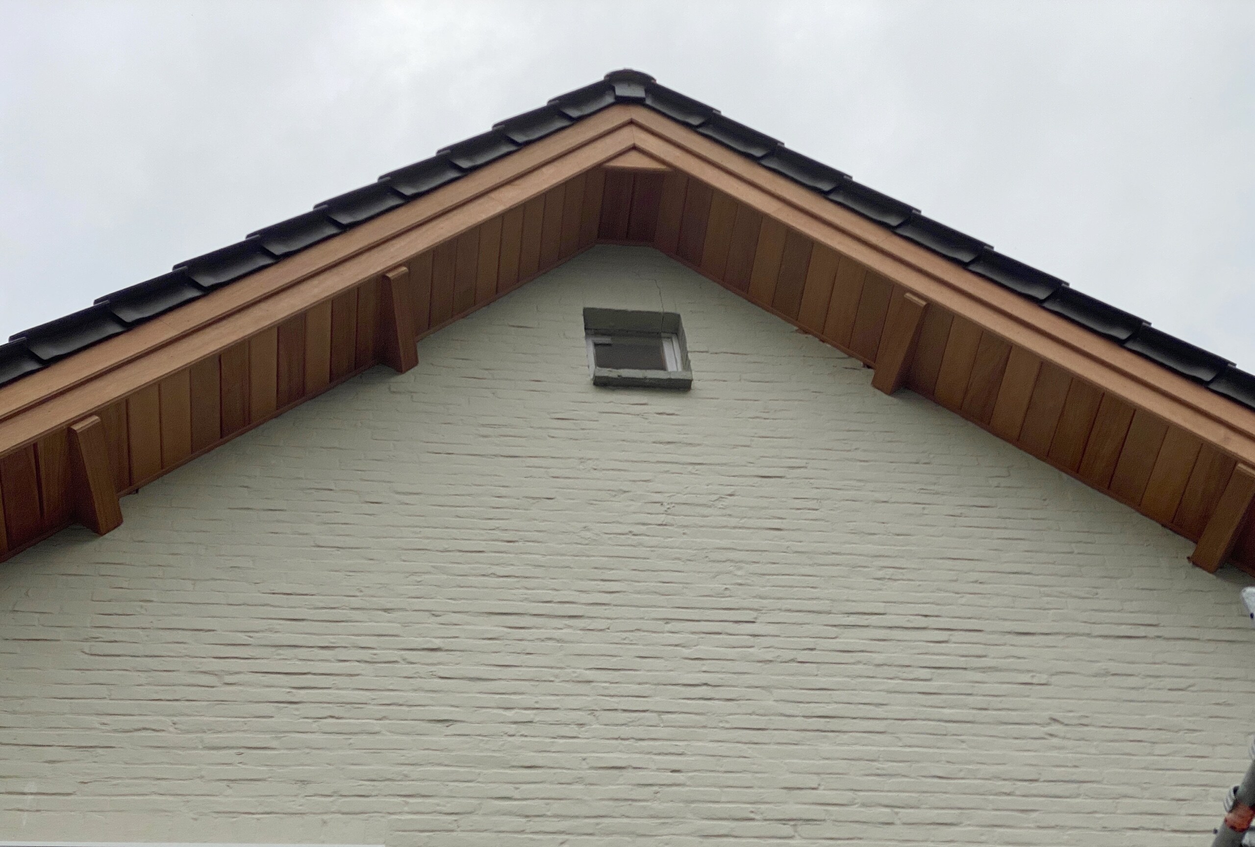 Dakoversteek in hardhout