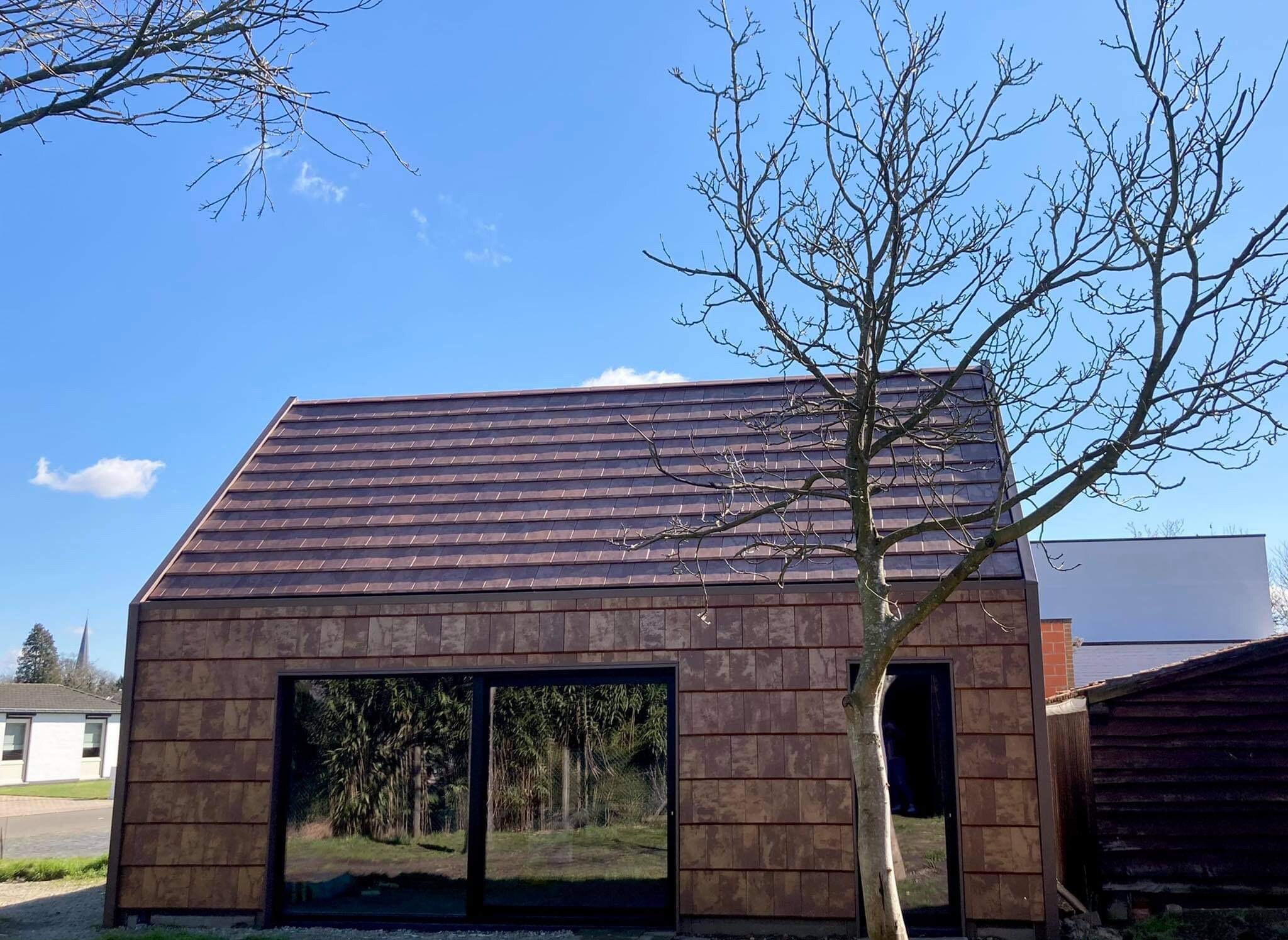 Woning met gevel en dak in dakpannen